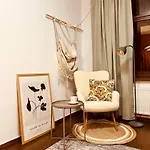 Quiet And Cozy By The Walls Of Vysehrad Appartement