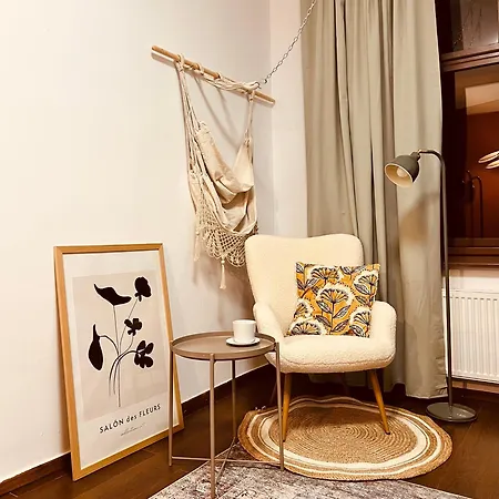 Quiet And Cozy By The Walls Of Vysehrad Apartament