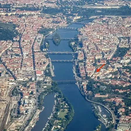 Quiet And Cozy By The Walls Of Vysehrad * Praga